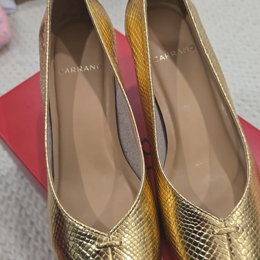 CARRANO Natalia Leather Pump. Size 7. 2.75-inch heels. - Picture 4 of 6